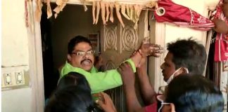 భార్యకు రెడ్ హ్యాండెడ్ గా దొరికిన భర్త