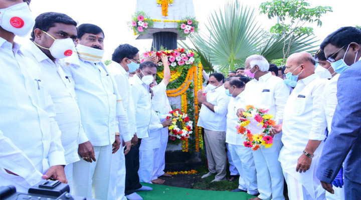 వరంగల్ లో అమరులకు నివాళులర్పించిన మంత్రి ఎర్రబెల్లి