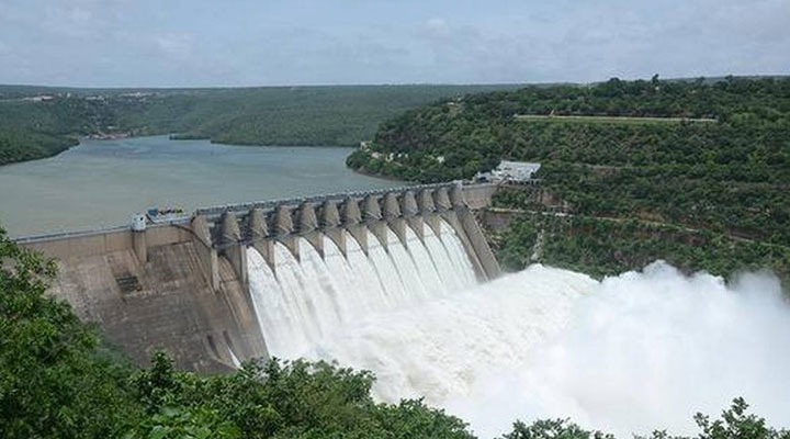 కృష్ణా జలాల వివాదం.. కేంద్రం హడావువడి దేనికీ సంకేతం? 3 కృష్ణా జలాల వివాదం.. కేంద్రం హడావువడి దేనికీ సంకేతం?