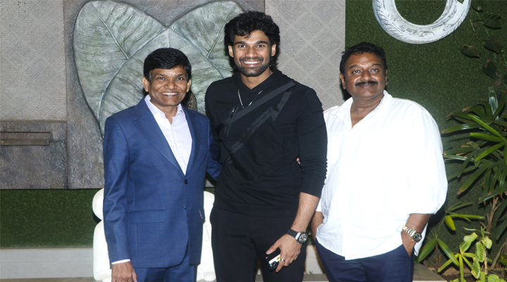 బాలీవుడ్‌లోకి ఎంట్రీ ఇస్తున్న బెల్లంకొండ శ్రీను