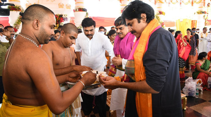 కృష్ణారెడ్డి చేస్తున్నసేవలు అభినందనీయం 1 కృష్ణారెడ్డి చేస్తున్నసేవలు అభినందనీయం