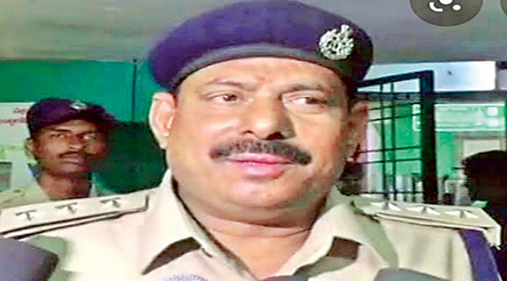 డీఎస్పీ ఇంట్లో దొరికిన ఆయుధ సామగ్రి