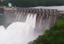 పరవళ్లు తొక్కుతున్న కృష్ణమ్మ