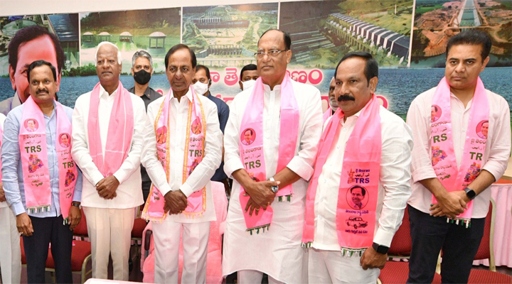 టీఆర్ఎస్ ఎమ్మెల్సీ అభ్యర్థుల నామినేషన్లకు ఆమెదం 1 టీఆర్ఎస్ ఎమ్మెల్సీ అభ్యర్థుల నామినేషన్లకు ఆమెదం