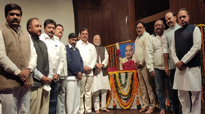 దేశానికి పీవీ చేసిన సేవలు ఎనలేనివి : ఎర్రబెల్లి