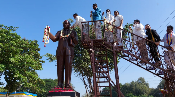 అంబేద్కర్ స్ఫూర్తితోనే సీఎం కేసీఆర్ పాలన : ఎర్రబెల్లి