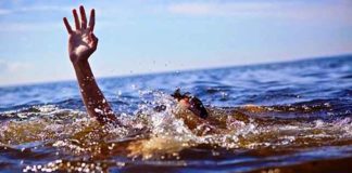 ఈతకు వెళ్లి ముగ్గురు చిన్నారులు మృతి