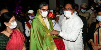 సీజేఐకి ఘన స్వాగతం పలికిన మంత్రులు, చీఫ్ విప్