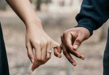 రైల్లోంచి దూకిన ప్రేమజంట..ప్రియురాలు మృతి