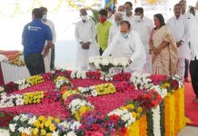 బాపూ ఘాట్ లో మహాత్మునికి ఘన నివాళులు