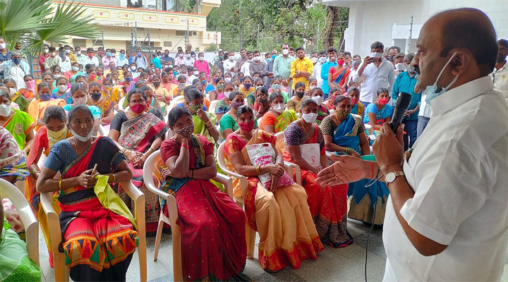 కళ్యాణలక్ష్మి చెక్కులు పంపిణీ చేసిన ఎమ్మెల్యే చల్లా