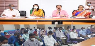 అధికారుల పని తీరుపై మండిపడ్డ ప్రభుత్వ చీఫ్ విప్