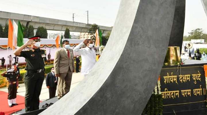 యుద్ధవీరులకు కేసీఆర్ నివాళులు