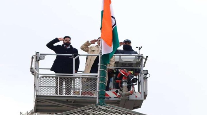 లాల్ చౌక్‌లో ఫస్ట్ టైం రెపరెపలాడిన త్రివ‌ర్ణ ప‌తాకం