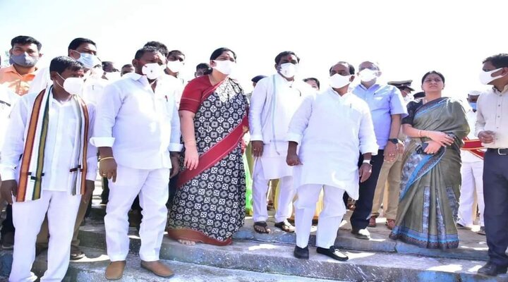 మేడారం జాతర ఏర్పాట్లపై మంత్రుల సమీక్ష