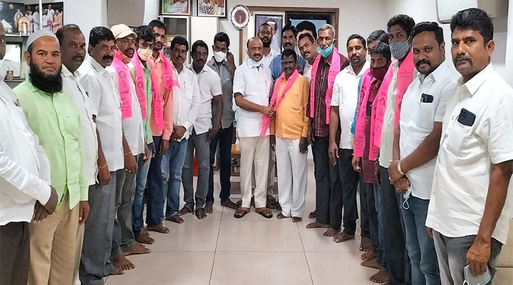 టీఆర్ఎస్ ఎమ్మెల్యే చల్లా వైపు కాంగ్రెస్ అడుగులు