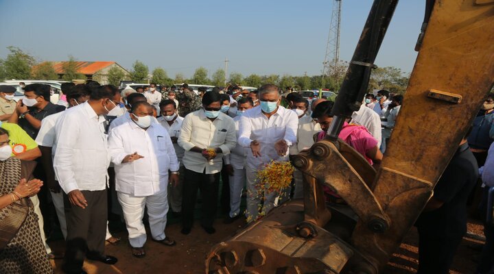 250 పడకల ఆస్పత్రి నిర్మాణ పనులు ప్రారంభం