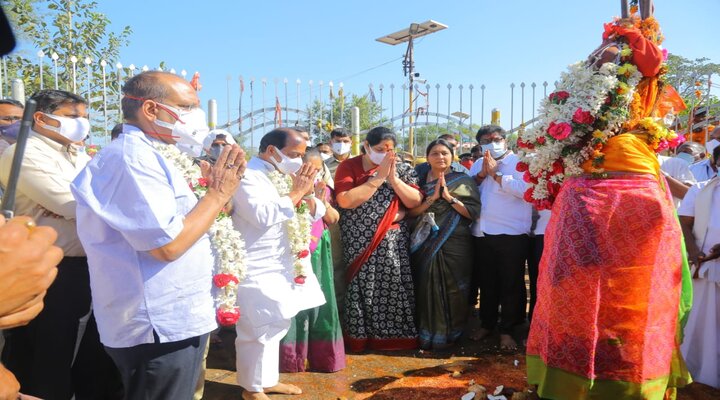 మేడారం జాతర ఏర్పాట్లపై మంత్రుల సమీక్ష