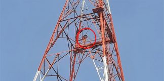 టవర్ ఎక్కిన బీజేపీ కార్యకర్త..కారణం ఏంటి ?