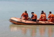 పడవ బోల్తాపడి 16 మంది గల్లంతు