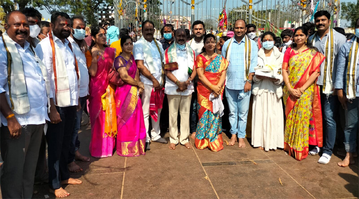 వనదేవతలను దర్శించుకున్న ఎమ్మెల్యే చల్లా