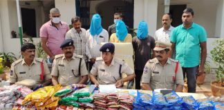 నిషేధిత గుట్కాను విక్రయిస్తున్న ముగ్గురు అరెస్ట్