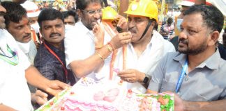 మేడారంలో కేసీఆర్ బర్త్ డే వేడుకలు