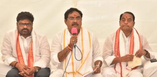 మేడారం రాజకీయాలపై..మండిపడ్డ మంత్రులు