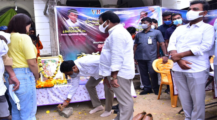 దొడ్డి కొమరయ్య షూటింగ్ ప్రారంభం