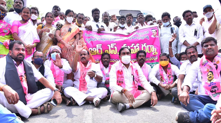 రాష్ట్ర విభజనపై మోడీ విషం కక్కాడు:ఎర్రబెల్లి