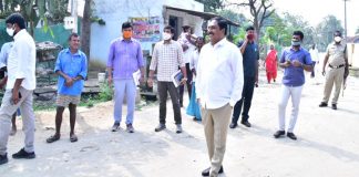 సీసీ రోడ్లను పరిశీలించిన మంత్రి ఎర్రబెల్లి