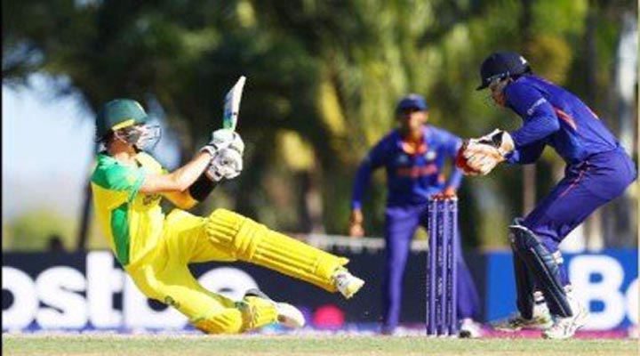 ఆసీస్ ను ఓడించి ఫైనల్ కు దూసుకెళ్లిన టీమిండియా