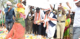 మేడారం సన్నిధిలో చత్తీస్ ఘడ్ మంత్రి కవాసి లక్మా