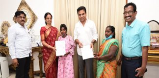 ఆటో గర్ల్ కి మంత్రి కేటీఆర్ అండ