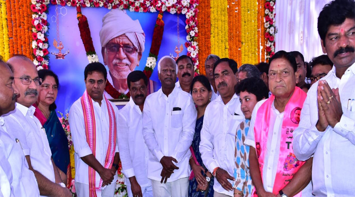 మంత్రి సత్యవతి రాథోడ్ కు కేటీఆర్ పరామర్శ 1 మంత్రి సత్యవతి రాథోడ్ కు కేటీఆర్ పరామర్శ