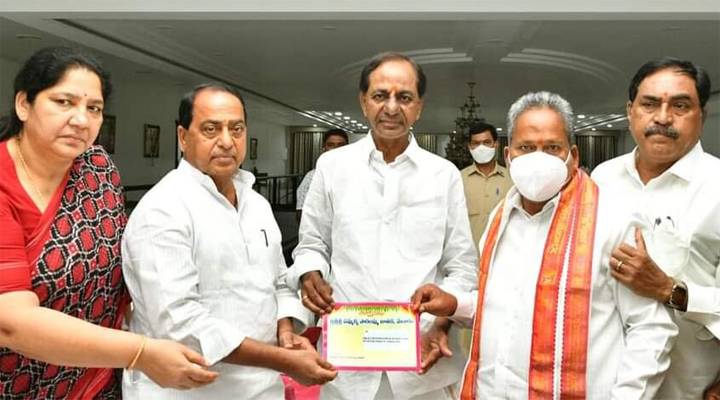 సీఎంను మేడారం జాతరకు ఆహ్వానించిన మంత్రులు