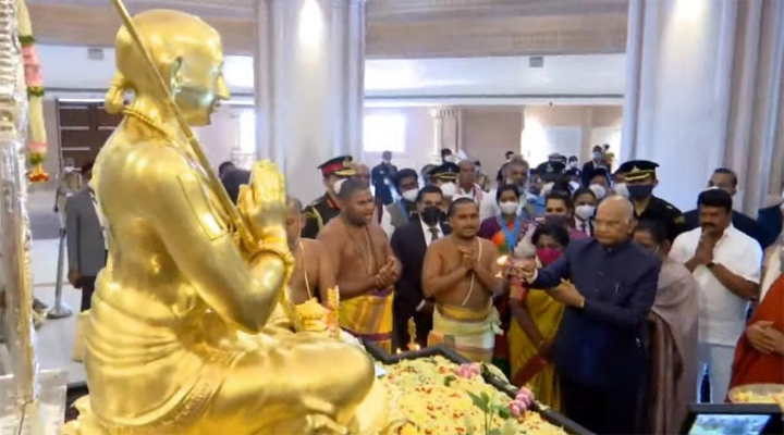 స్వర్ణ సమతామూర్తిని ఆవిష్కరించిన రాష్ట్రపతి