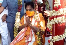 శ్రీలక్ష్మీ నరసింహస్వామిని దర్శించుకున్న గవర్నర్