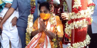 శ్రీలక్ష్మీ నరసింహస్వామిని దర్శించుకున్న గవర్నర్