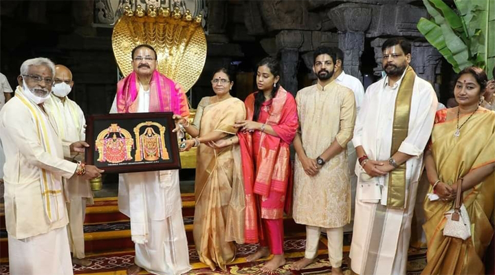 శ్రీవారిని దర్శించుకున్న ఉపరాష్ట్రపతి