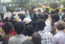 ఎన్ఐటీలో కూలీలకు మద్దతుగా నిలిచిన చీఫ్ విప్