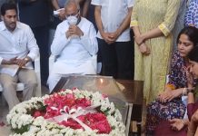 మేకపాటి మృతిపై పలువురు ప్రముఖుల దిగ్భ్రాంతి