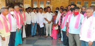 చల్లా దారి పడుతున్న కాంగ్రెస్ నాయకులు