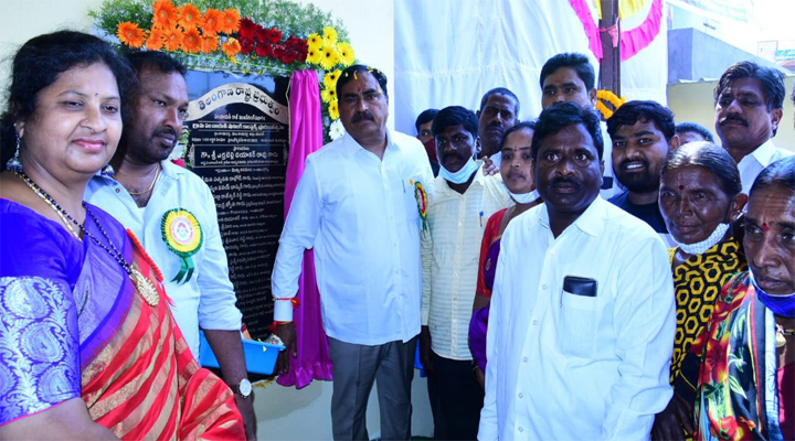 గ్రామపంచాయతీలు స్వతంత్రంగా ఎదగాలి : మంత్రి