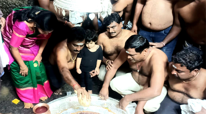 మెట్టుగుట్ట రామలింగేశ్వరునికి జంగా ప్రత్యేక పూజలు