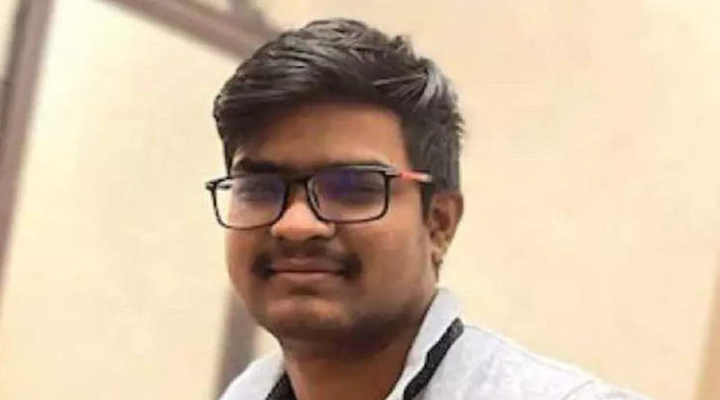 బాంబు దాడిలో భారత విద్యార్థి మృతి 