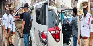 బ్లాక్ స్టిక్కర్లపై ట్రాఫిక్ పోలీసుల కొరడా