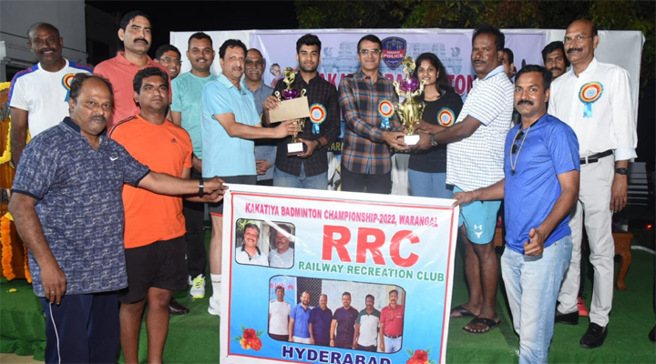 హనుమకొండలో ముగిసిన బ్యాట్మింటన్ క్రీడలు