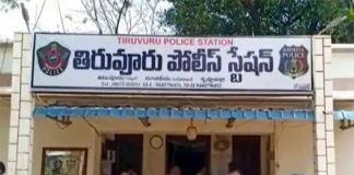 స్నానం చేస్తుండగా వీడియోలు తీసి బ్లాక్ మెయిల్