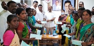 కళ్యాణలక్ష్మి చెక్కులు పంపిణీ చేసిన ఎమ్మెల్యే చల్లా